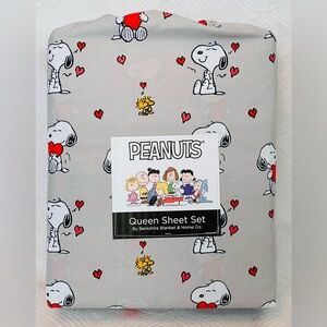 Peanuts Snoopy Hugging Hearts Valentine Gray Sheet Set - Queen